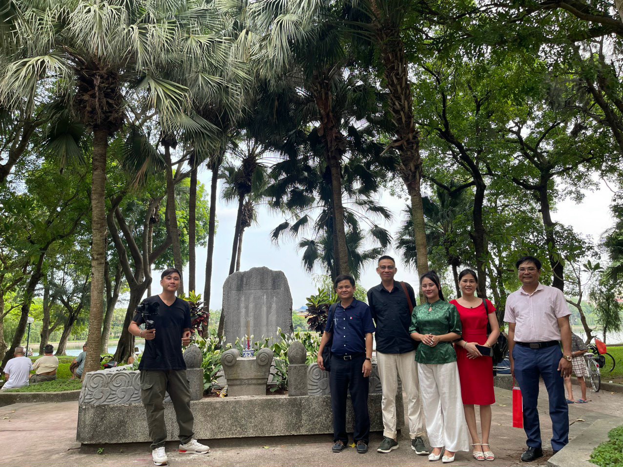 Theo chân đoàn làm phim